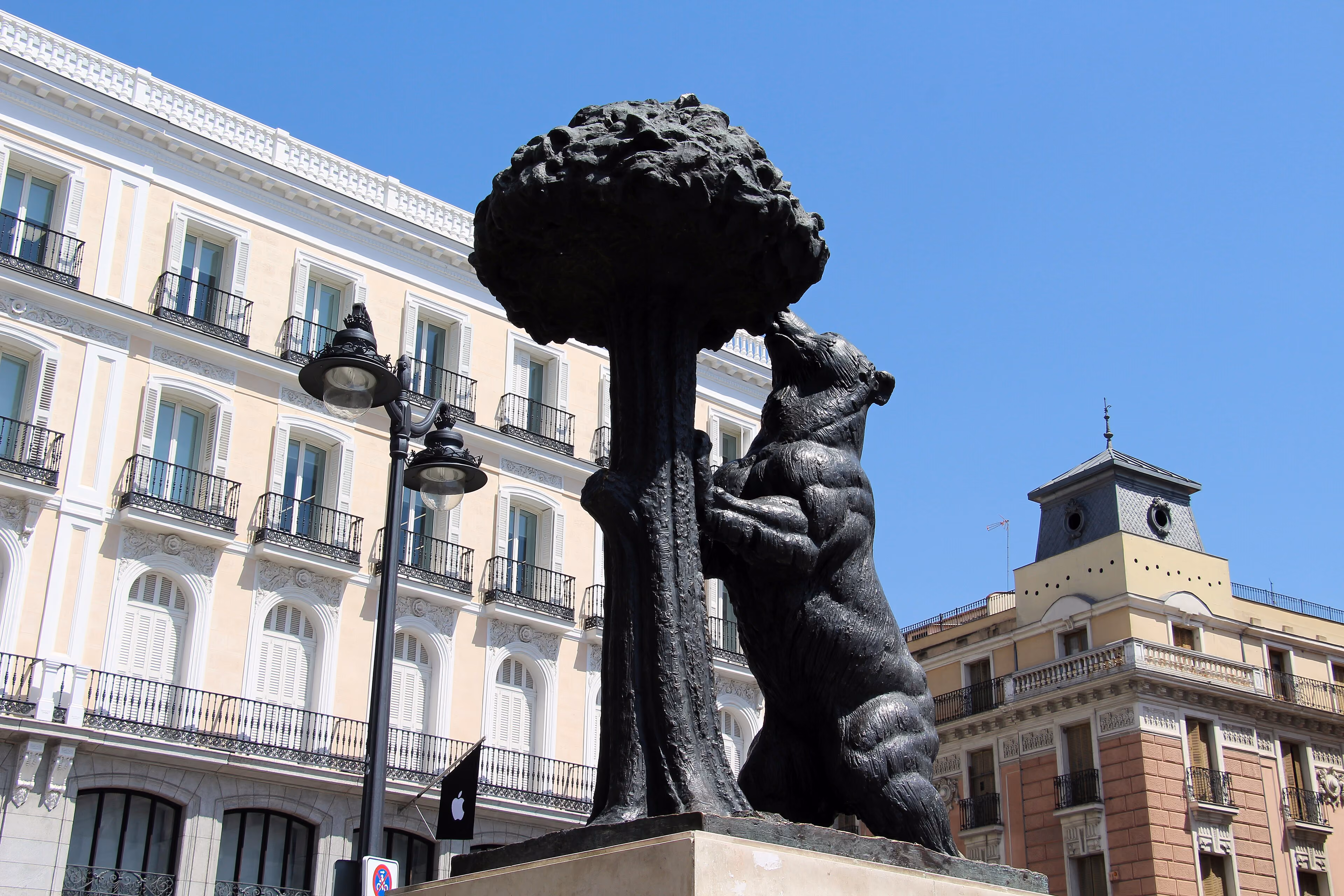 La estatua del Oso y el Madroño en la Puerta del Sol de Madrid